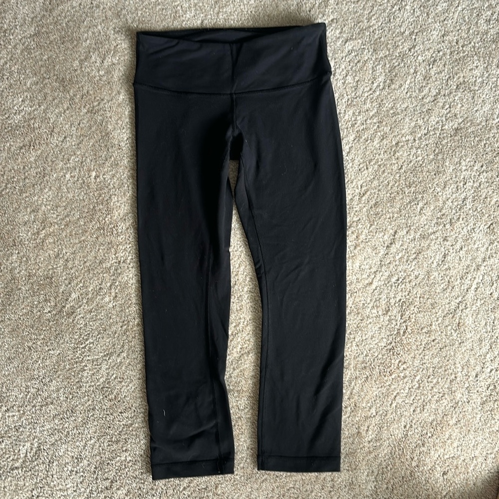 Lululemon wunder under cropped leggings. Size 4, black.